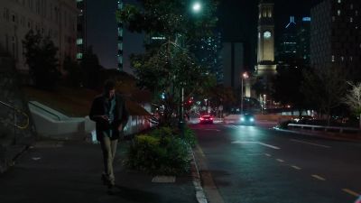 ‐[car alarm chirps]
‐[man] Dr Harrow. - Harrow