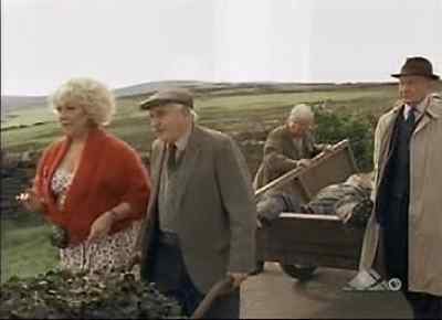 CAR APPROACHES - Last of the Summer Wine