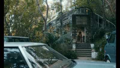 [car approaching] - Griselda