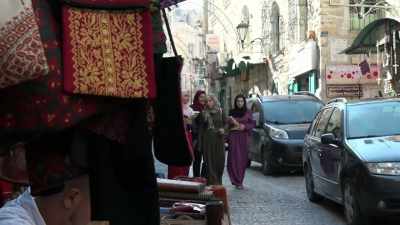 (Car beeping) - The Real Fauda