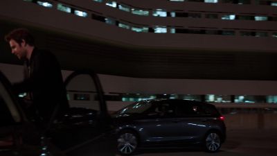 [car beeps] - Chicago Med
