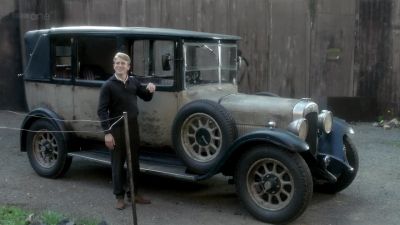 CAR HORN BEEPS - Call the Midwife