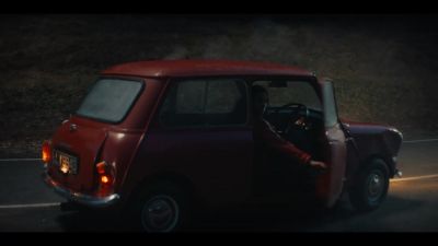 [car horn blaring] - Black Mirror