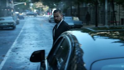   (car horn continues blaring) - Gotham