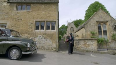 CAR HORN HONKS - Father Brown