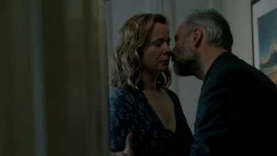 [CAR HORN HONKS] - Apple Tree Yard