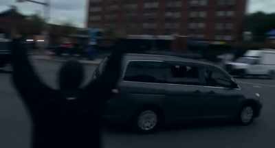 [car horns honking] - I Got A Monster