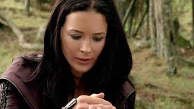Cara, her light
is getting weaker. - Legend of the Seeker