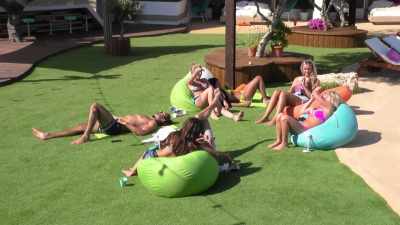 CARA: Oh, text, text. - Love Island