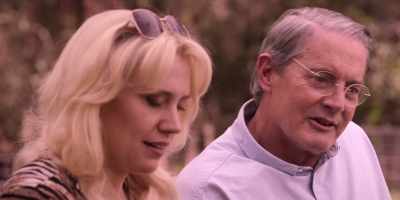- Cards on the table.
- That's how I like to play too. - Joe vs Carole