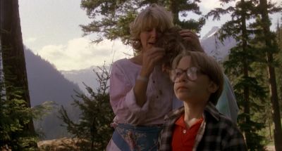 Careful of my drawings back there - Harry and the Hendersons