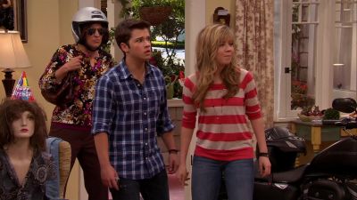 -Careful, Sam those are sharp. - iCarly