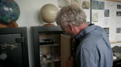 CARL: In this safe I have
unknown meteorites, - Mars: One Day on the Red Planet
