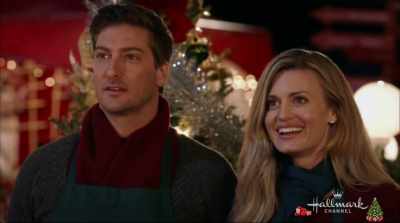 - [CARL] Mr. Carlingson? What a surprise!
- [CROWD CHEERING] - Christmas in Love