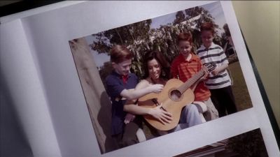 (Carlos) BOY, IT REALLY LOOKS
LIKE WE'RE HAVING A GOOD TIME. - Desperate Housewives