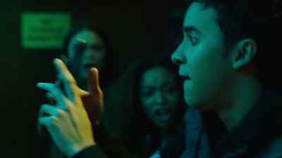 - Carlos, you idiot!
- We said no pictures! - Creepshow