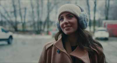 - [Carlos] You sure?
- I can maybe, maybe later. - Christmas Cowboy