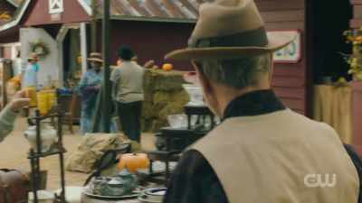 [carnival music] - A Waltons Thanksgiving