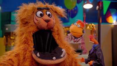 (CAROL BURPING LOUDLY) - Muppets Now