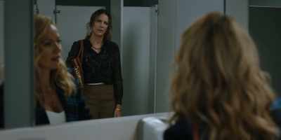 - Carol, was it?
- Tell me something. - The Lincoln Lawyer