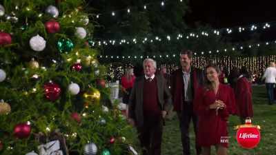 [ carolers singing
indistinctly ] - The Holiday Fix Up