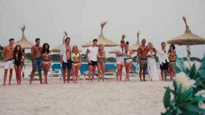 Caroline is back - Love Island
