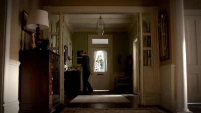 Caroline! It's mom. - The Vampire Diaries
