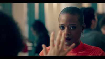 Carregam com o movimento.
Estou na Rede 22. - Years and Years
