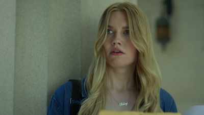 Carrie? What are
you doing here? - Betrayed by Love