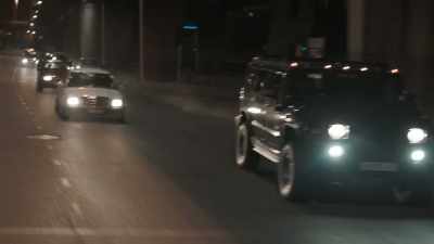 (cars honking) - Trackers