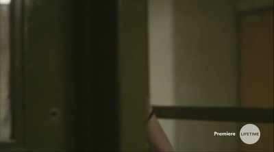 CASE: My parents are
away for the weekend - - Girl in the Bunker