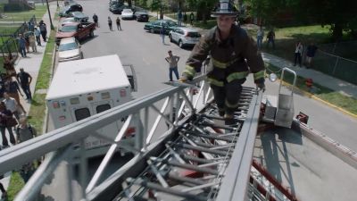 Casey! There's someone inside! - Chicago Fire