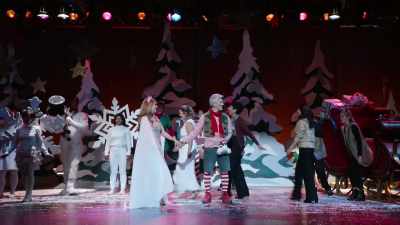 [cast] ♪ we wish you
a merry christmas ♪ - A Christmas Spark