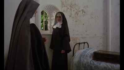 Catherine, are you all packed?
Come along, then. - To the Devil a Daughter