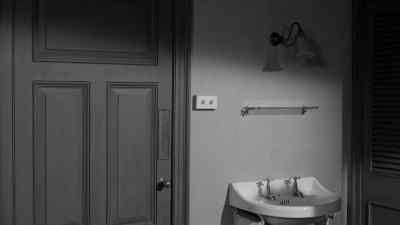Cathy's in there?
George, hold me now. - Suddenly, Last Summer