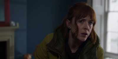- Catrin Donato? It's DCI Parry.
- Shit. - The Light in the Hall