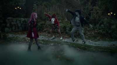- ♪ 'Cause they don't
- Understand ♪ - Monster High 2