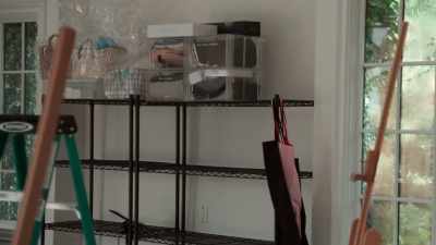 'Cause if only one fits there,
then we're... screwed. - Get Organized with The Home Edit