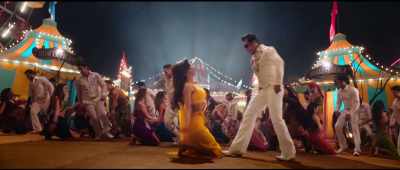 Cause tonight baby,
the mood is right... - Bharat