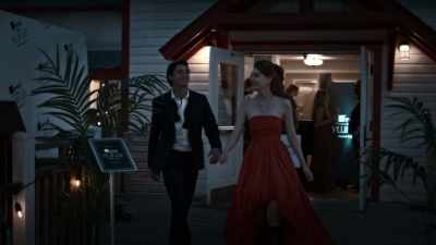 ♪ 'Cause tonight there's a new moon ♪ - Geek Girl