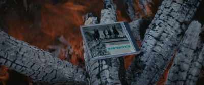 (CD clatters)
(flames crackle) - Art of a Hit