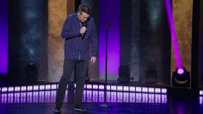 "Ce e? E stricată. Arunc-o la gunoi." - Brian Regan: Nunchucks and Flamethrowers