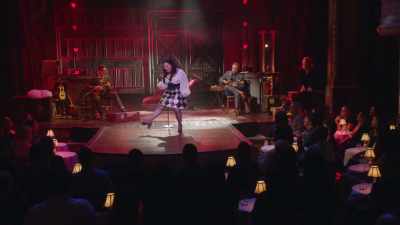 Ce-i asta? E un piure, da. - Alex Borstein: Corsets & Clown Suits