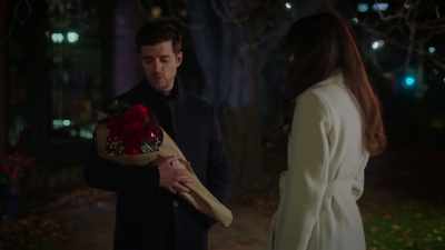 - Ce sunt astea?
- Ce e? Joc rolul logodnicului. - Lease on Love