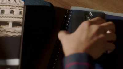 [cell phone beeping] - Pretty Little Liars: The Perfectionists