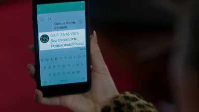[cell phone beeps] - Pretty Little Liars: The Perfectionists