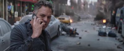 (CELL PHONE BEEPS) - Avengers: Infinity War