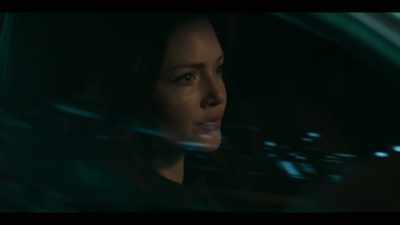 -[cell phone buzzes, beeps]
-Nadia. - The Capture