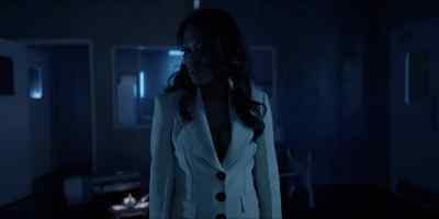 [cell phone buzzing] - Batwoman