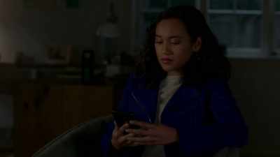 [cell phone chimes] - Pretty Little Liars: The Perfectionists